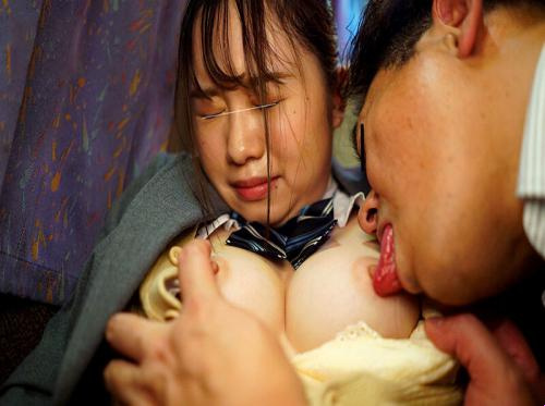 การเดินทางด้วยรถบัสแห่งชะตากรรมของนักเรียนหญิงและคนขับรถในทางที่ผิด