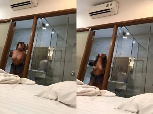 Em sinh viên vú to thích doggy trong phòng tắm